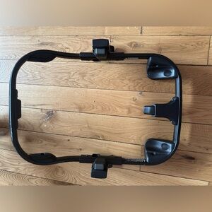 Bugaboo chameleon 3 adapter to NUNA Car seat 
Fairly used 
No damages